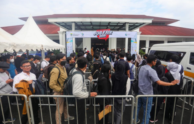 Ribuan Warga Serbu 5.435 Lowongan Kerja di Job Fair 2024 Kota Bandung