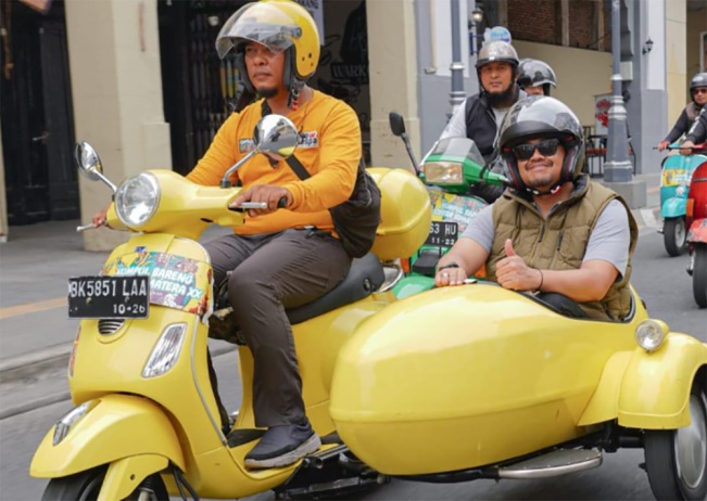 Bersama Seribuan Scooterist Bobby Nasution Keliling Kota Medan