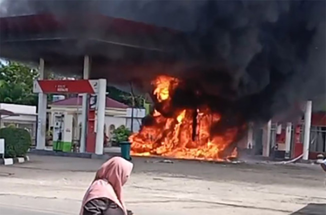 Gara-gara Isi Bensin dalam Kondisi Motor Hidup, SPBU Desa Aliantan Dilalap Api