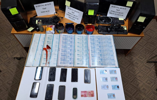 Sudah Enam Kali Produksi, Rumah Pembuatan Uang Palsu Digrebek Polisi