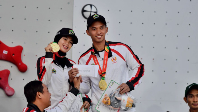Bertanding ‘Nothing to Lose’ Alfian- Berthdigna Devi Sukses Sabet Emas Panjat Tebing PON
