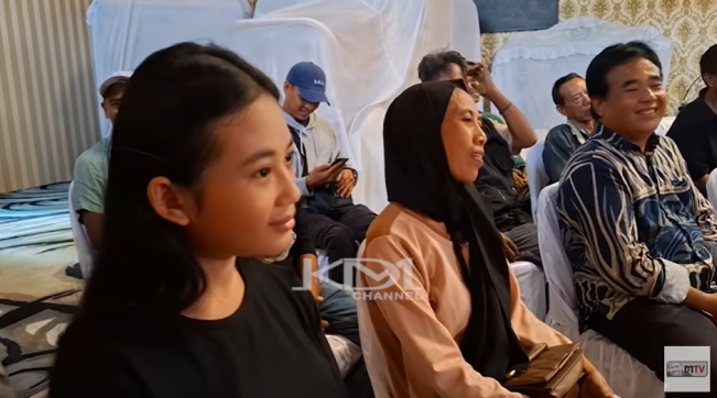Viral Ayah Aura Cinta Terciduk Kamera Berdebat dengan Bupati Bekasi