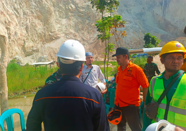 Kondisi tanah di Gunung Kuda Cirebon tidak stabil dan turun 20 cm, sangat berisiko/Foto: BPBD Jabar