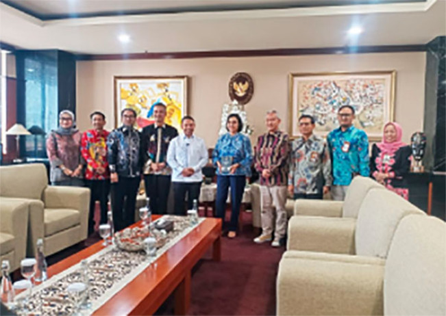 Gubernur Riau bertemu Menteri Keuangan Sri Mulyani bahas kasus Tunda Bayar Rp273 Miliar dan kendala anggaran Riau/Foto: mediacenter.riau
