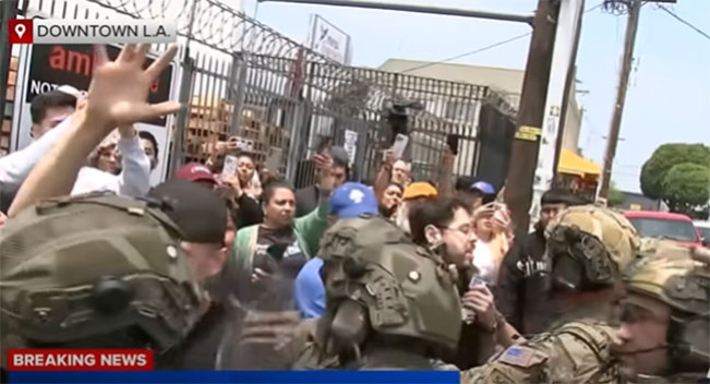 Suasana Mencekam di Los Angeles! Penangkapan Imigran  Dilakukan dengan Gaya Militer Bersenjata, Protes Meluas