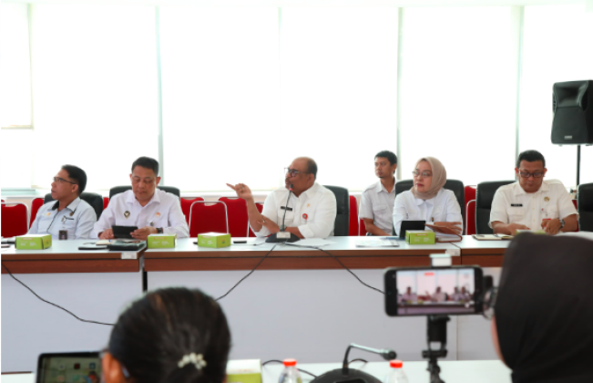Safrizal dalam keterangan persnya di hadapan awak media yang berlangsung di Gedung H Direktorat Jenderal (Ditjen) Bina Adwil Kemendagri, Jakarta, Rabu (11/6/2025)./Foto: Puspen Kemendagri