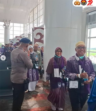 Gerak cepat mengevakuasi jemaah haji yang jumlahnya mencapai 442 orang/Foto: Humas Polri