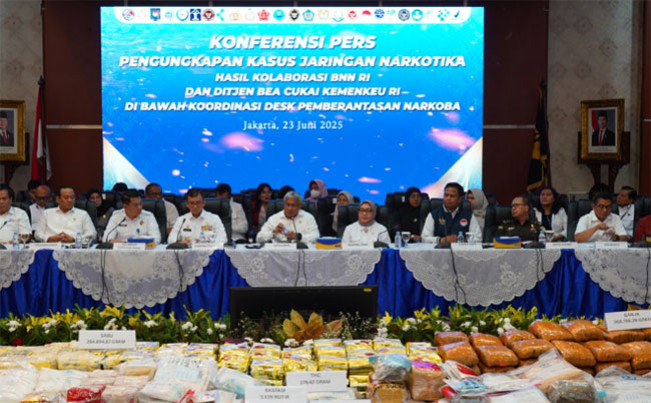 Bea Cukai dan BNN menggelar konferensi pers pengungkapan kasus-kasus tindak pidana narkotika periode April hingga Juni 2025 di Kantor Pusat Bea Cukai, pada Senin (23/6/2025). Foto: Amiri Yandi/InfoPublik.ID