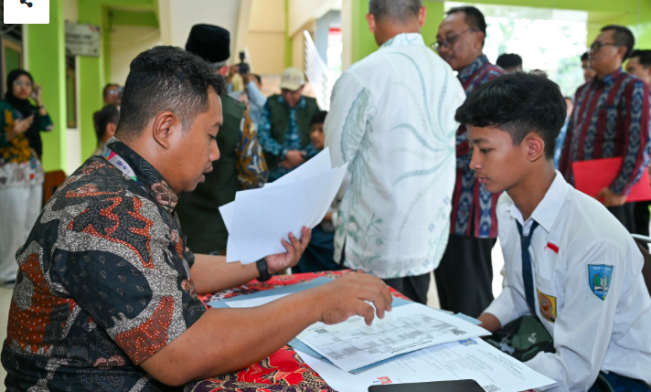 SPMB 2025: Banten Gratiskan Sekolah Swasta, Kemendikdasmen Buka Posko Pengaduan