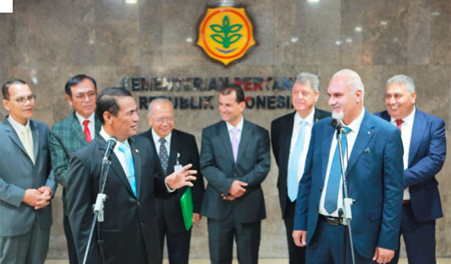 Mentan Andi Amran Sulaiman-Mentan Palestina Menteri Pertanian Negara Palestina, Prof. Dr. Rezq Basheer-Salimia/Foto: dok Kementan