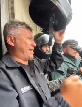 Rombongan artis lagi neduh. (Instagram)