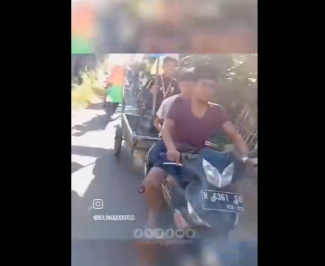 Dimas sedang diarak keliling kampung (X)