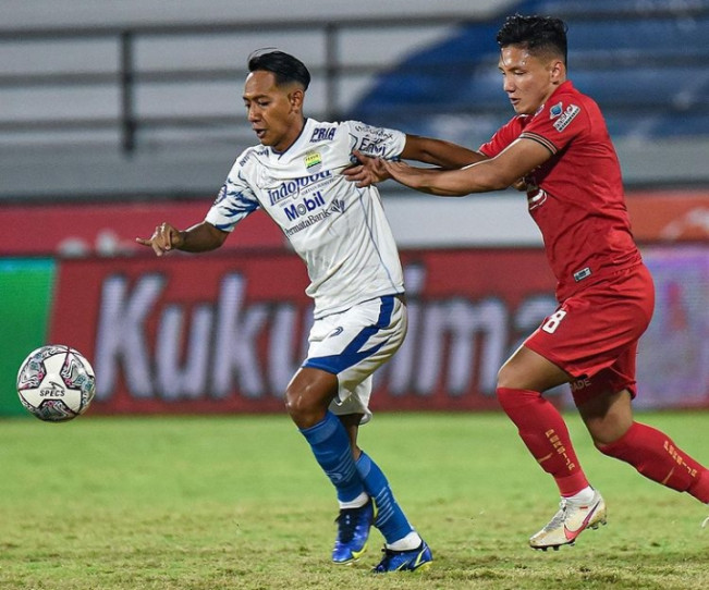 Kemelut di Depan Gawang Bawa Persib Ungguli Persija