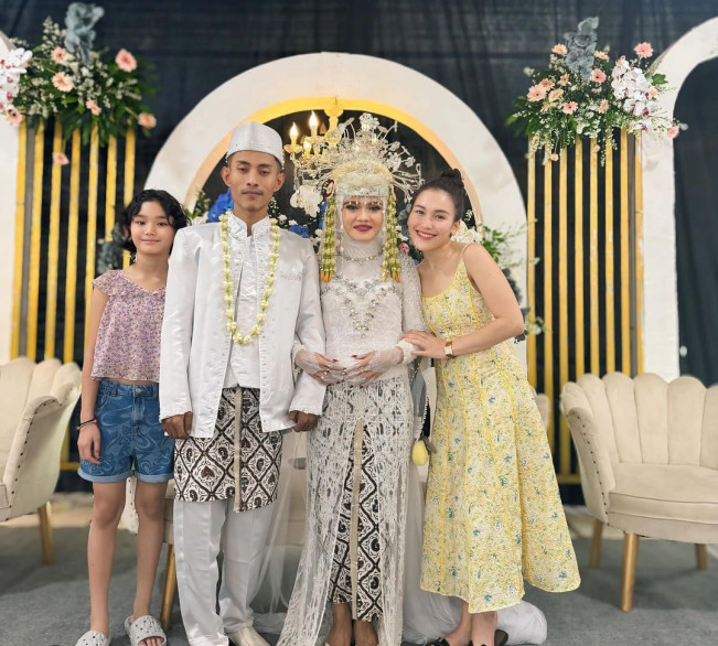 Pakaian Ayu Ting Ting Dicibir Mau ke Pantai saat Kondangan, Sosok Ini Beri Penjelasan