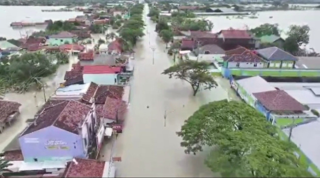 Enam Tanggul Jebol, 11 Kecamatan Kabupaten Demak Terendam Banjir