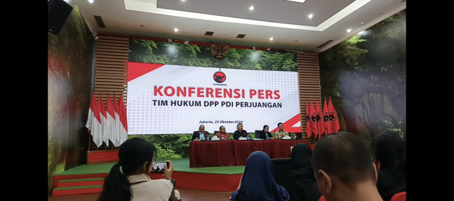 Tidak Ada Foto Prabowo-Gibran Saat Konpres PDIP Tanggapi Putusan PTUN