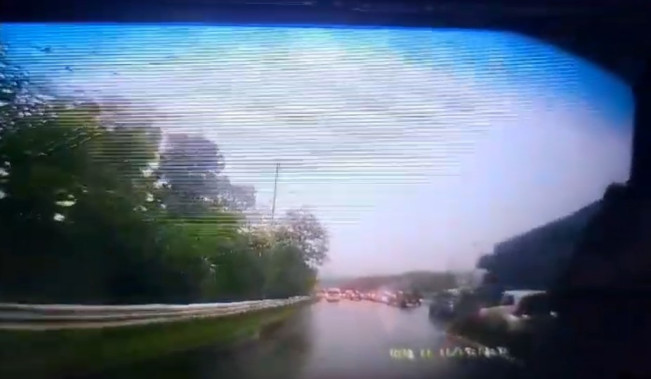 Detik-detik Kecelakaan Maut di Tol Cipularang, Truk Kontainer Seruduk Antrean Mobil