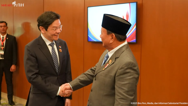 Suasana hangat pertemuan Presiden Prabowo Subianto dan PM Singapura Lawrence Wong. [Youtube Sekretariat Presiden]