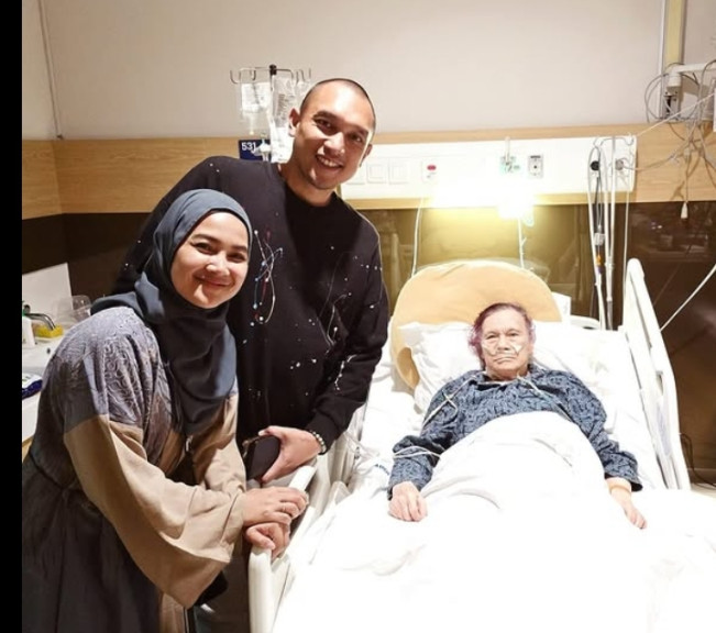 Berawal Muntah-Muntah Ayah Baim Wong Sempat Dirawat dan Melewati Masa Kritis, Sebelum Akhirnya Meninggal Dunia
