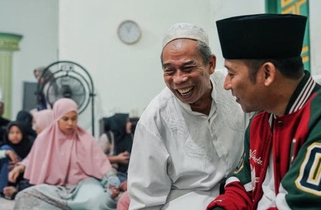 Denny Cagur Posting Momen Dirinya Melayat di Kediaman Duka Komedian Nurul Qomar : Selamat Jalan Pak Haji