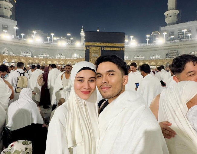 Momen Bahagia Thariq Halilintar dan Aliyah Massaid Umroh Bareng, Berdoa Segera Dapat Momongan