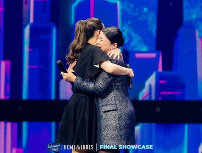 Momen Haru, Raisa Wujudkan Mimpi Shabrina Leonita di Final Showcase Indonesian Idol XIII
