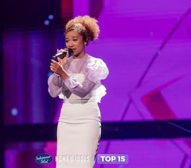 Penampilan Angelina Carvalho di Final Showcase Indonesian Idol XIII Pukau Kelima Juri, Auto 5 Standing Ovation