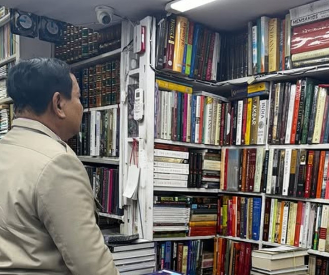 Kunjungan Kenegaraan ke India, Prabowo Sempatkan Singgah di Toko Buku Langganan