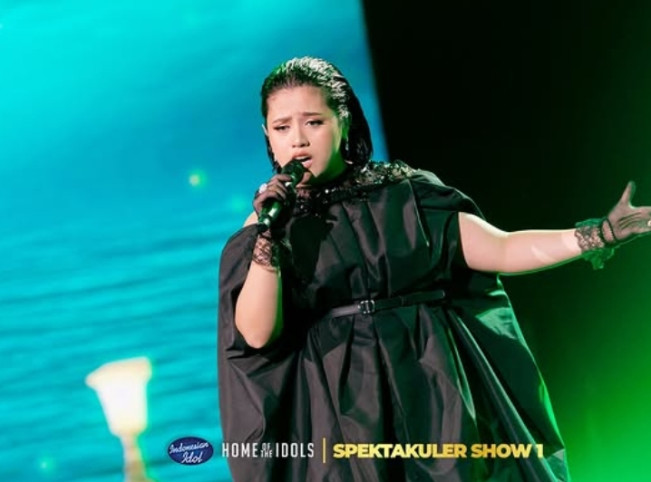 Shabrina Leonita Curi Hati Ello di Panggung Spektakuler Show Indonesian Idol XIII