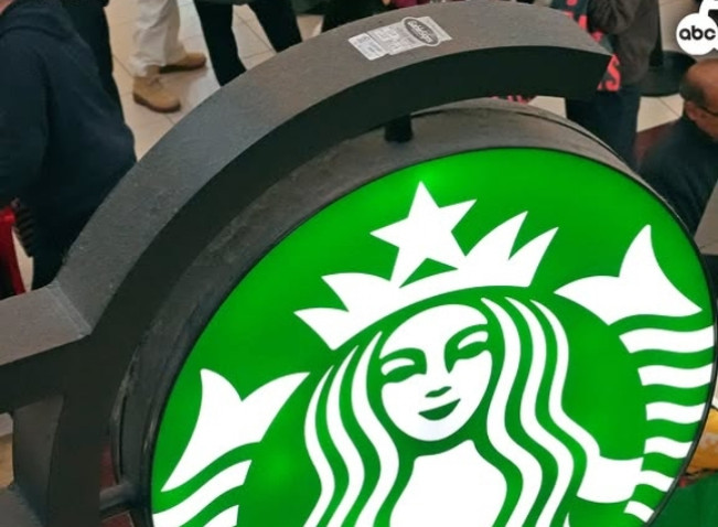 Penjualan 'Raksasa Kopi' Starbucks Melorot, 30 Persen Menunya Bakal Dihilangkan