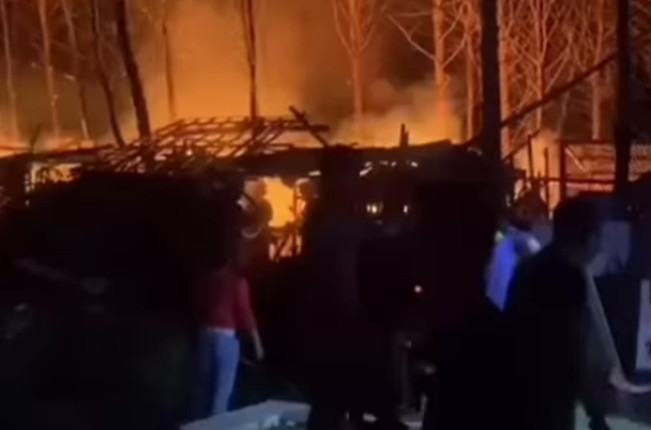 Heboh Kebakaran di Pantai Kemiren Cilacap, Dua Warung Hangus Dilahap Api