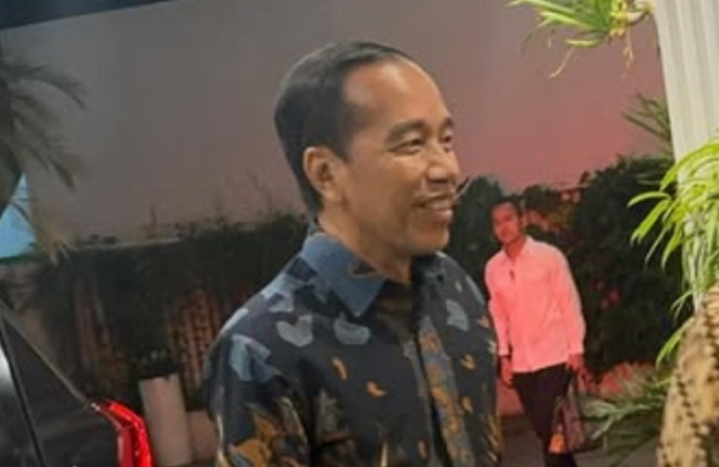 Jawaban Jokowi Usai Hasto Minta Agar Keluarganya Juga Diperiksa KPK : Ada Bukti Hukum Silahkan!
