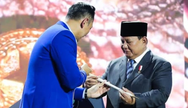 Penutupan Kongres VI Partai Demokrat 2025: AHY Berikan Prabowo Subianto Tongkat Komando