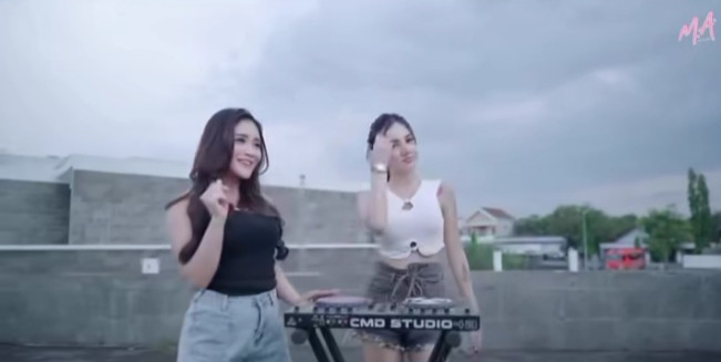 Tuai Kontroversi, Begini Lirik Lagu Iclik Cinta : Bikin Merem Melek