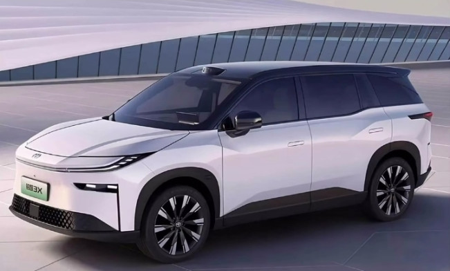 Toyota bZ3x Resmi Meluncur, Simak Fitur dan Harganya!