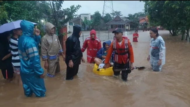 Banjir Terjang Cimanggung Sumedang, 2.646 Warga Dievakuasi