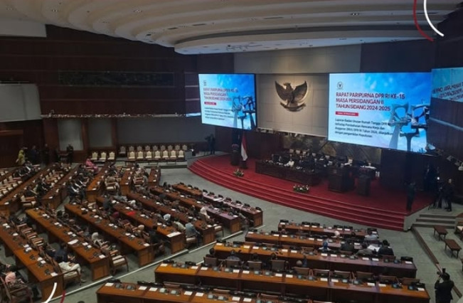 DPR RI Resmi Sahkan RUU TNI Jadi Undang-Undang