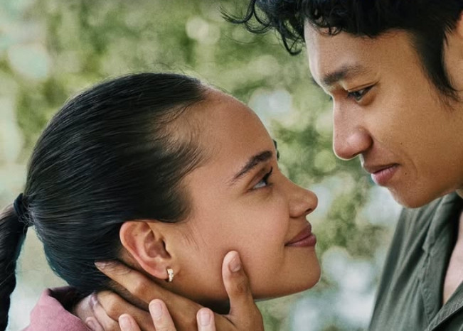 'Serbu' Bioskop, Warga Kota Baubau Sambut Hangat Pemutaran Film Komang