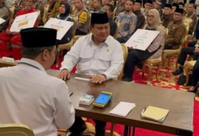 Prabowo dan Sejumlah Menteri Bayar Zakat Melalui Baznas di Istana