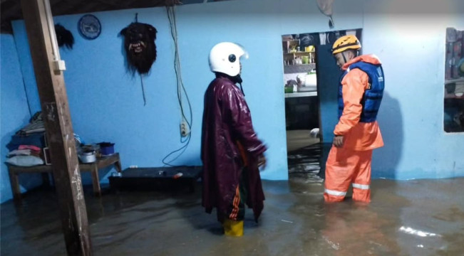 Banjir Bantul Yogyakarta Akibat Luapan Sungai Celeng: Mobil Terseret Arus, Sejumlah Warga Mengungsi