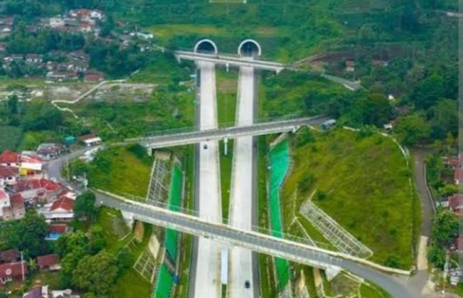 Update 3 Korban Tewas dan 6 Luka di Kecelakaan Tol Cisumdawu : Berikut Nama dan Asalnya!
