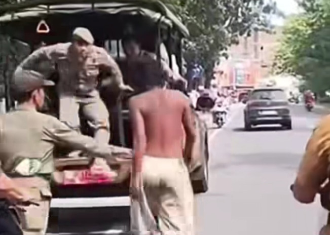 Viral! Video Ngakak, Pekerja Galian di Medan Disangka Gila Nyaris Terjaring Petugas Satpol PP
