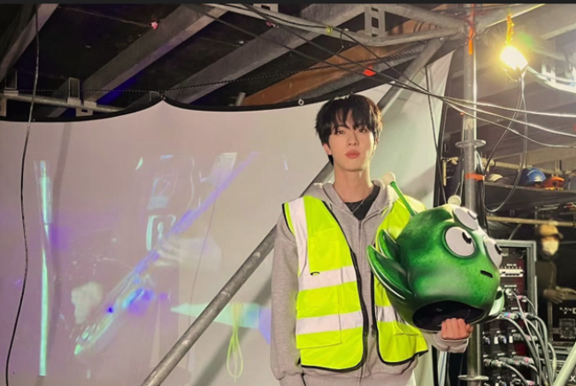 Momen Fan Meet Berujung Pelecehan, Jin BTS Jadi Korban