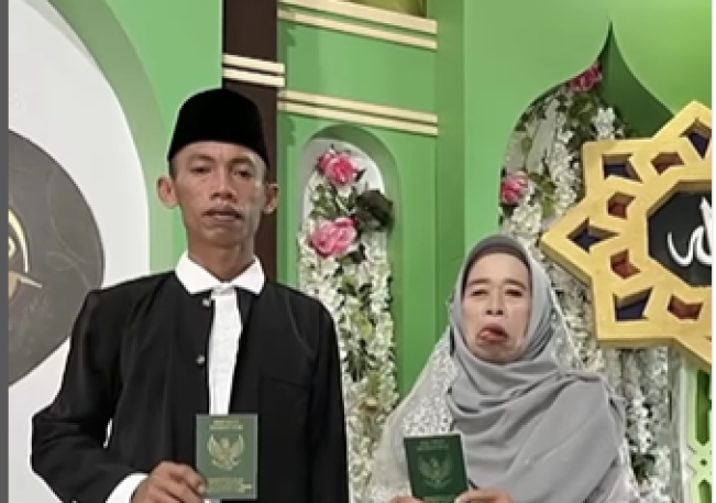 Nenek 63 Tahun Menikah dengan 'Brondong', Memang Jodoh Tak Ada yang Tahu!