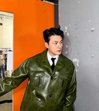 Shin Seung Ho  (instagram)