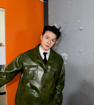 Shin Seung Ho  (instagram)
