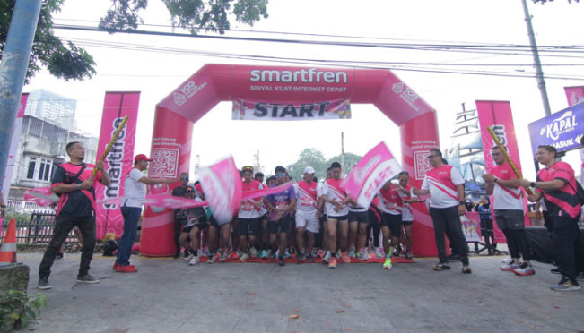 Ratusan Peserta Ramaikan Smartfren Fun Run 2024