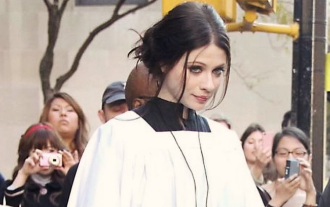 Michelle Trachtenberg Meninggal Dunia di Apartemen Pasca Transplantasi Hati