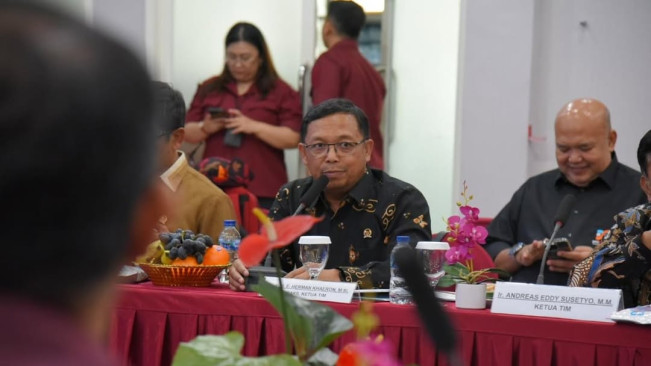 Viral Video Herman Khaeron Terima Amplop Coklat Ngakunya SPPD, Kira-kira Segini Jumlahnya
