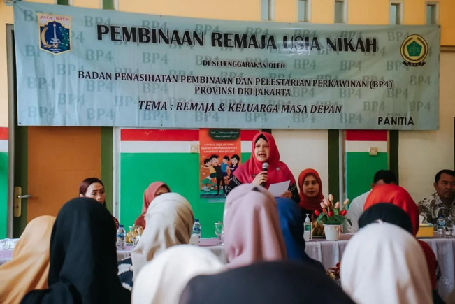 Istri Ariza Patria, Ibu-ibu Gemar Bakti Sosial